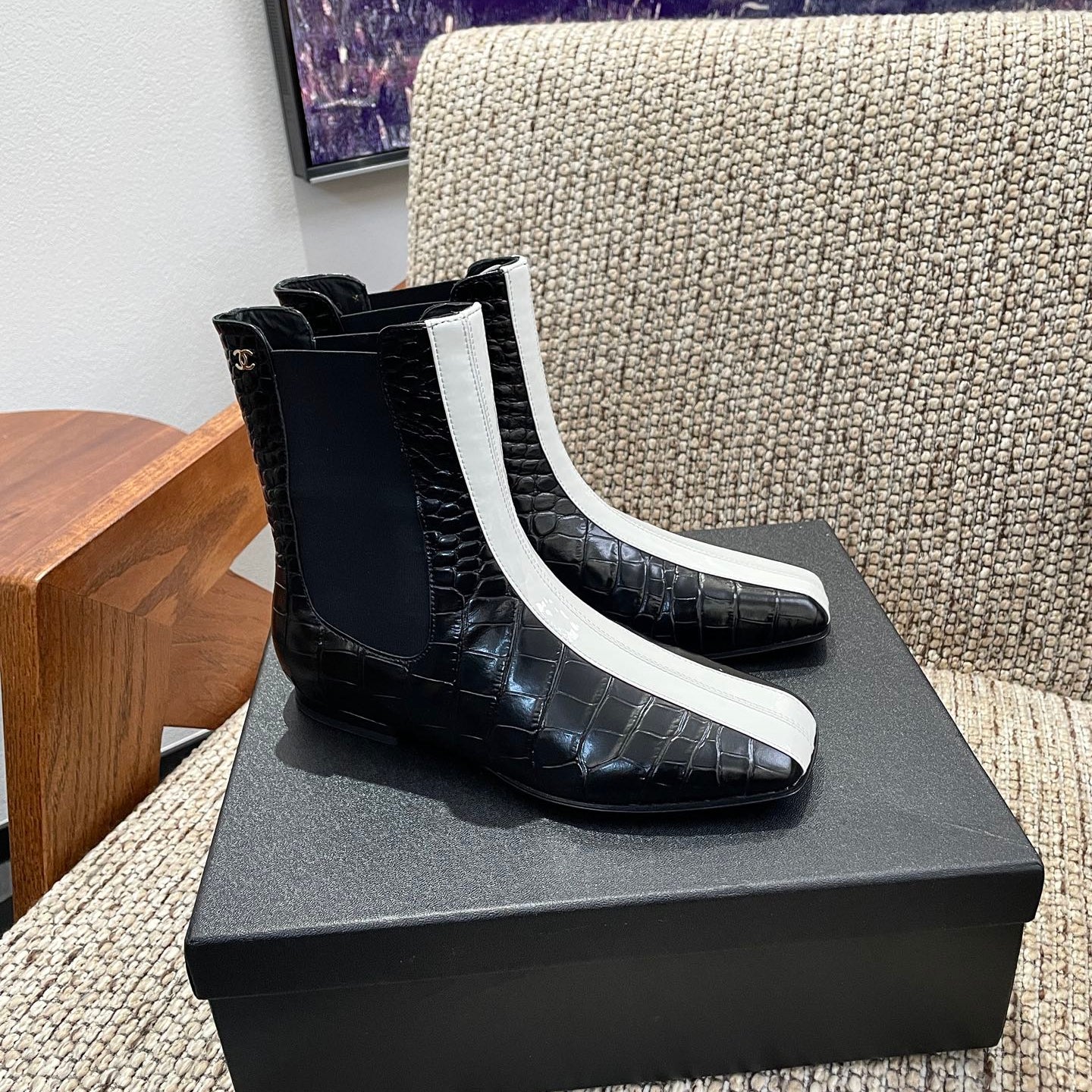 CHANEL 26S ANKLE BOOTS IN BLACK CROCODILE EMBOSSED CALFSKIN WITH WHITE TRIM