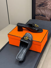 ISLE SANDAL IN BLACK CALFSKIN