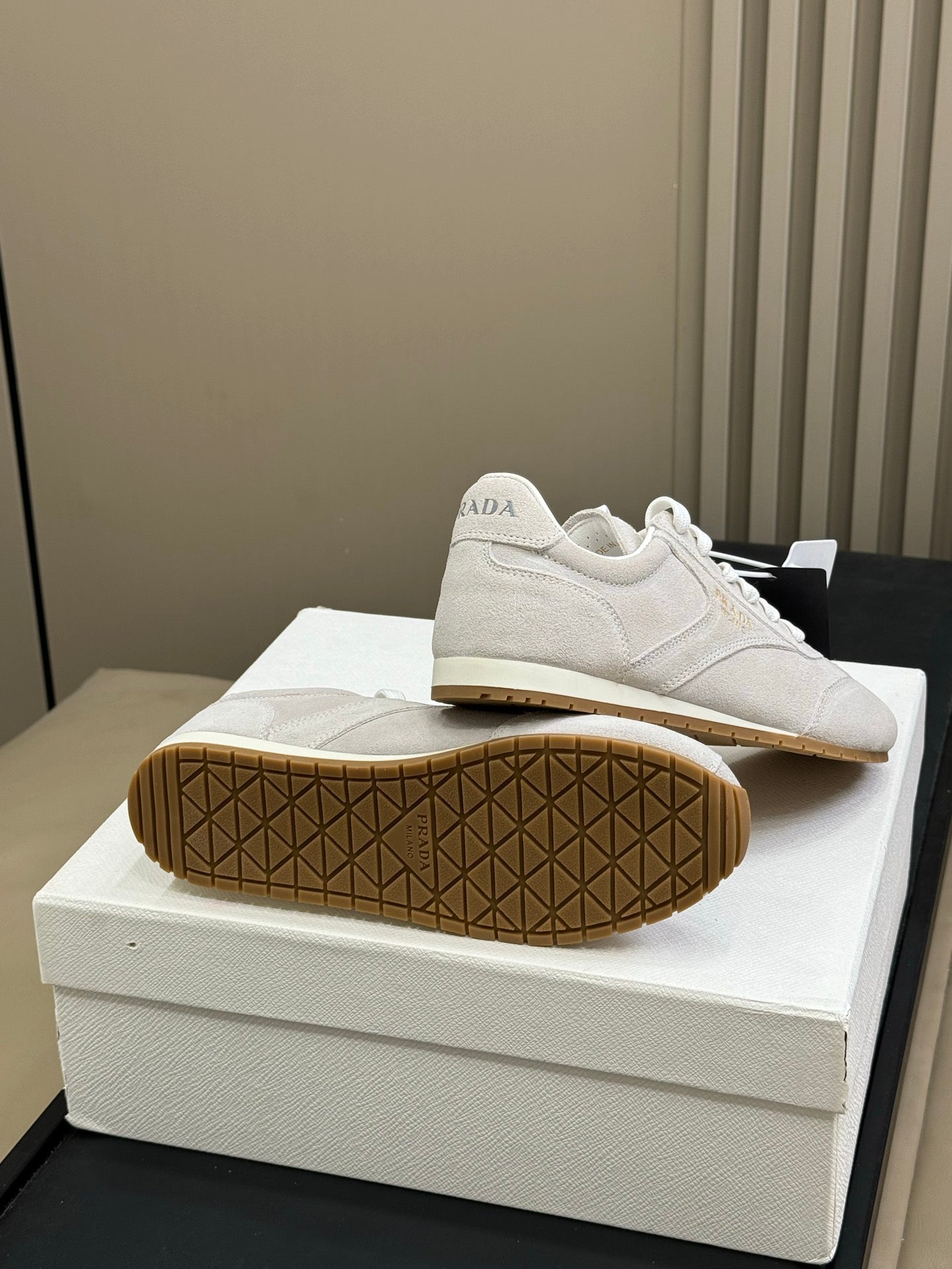 PRADA 25S SNEAKER IN LIGHT GREY SUEDE STYLE 7