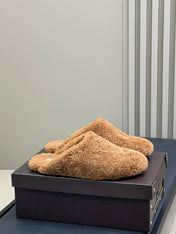 ALAIA 25S SHEARLING COZY SLIPPERS IN CARAMEL
