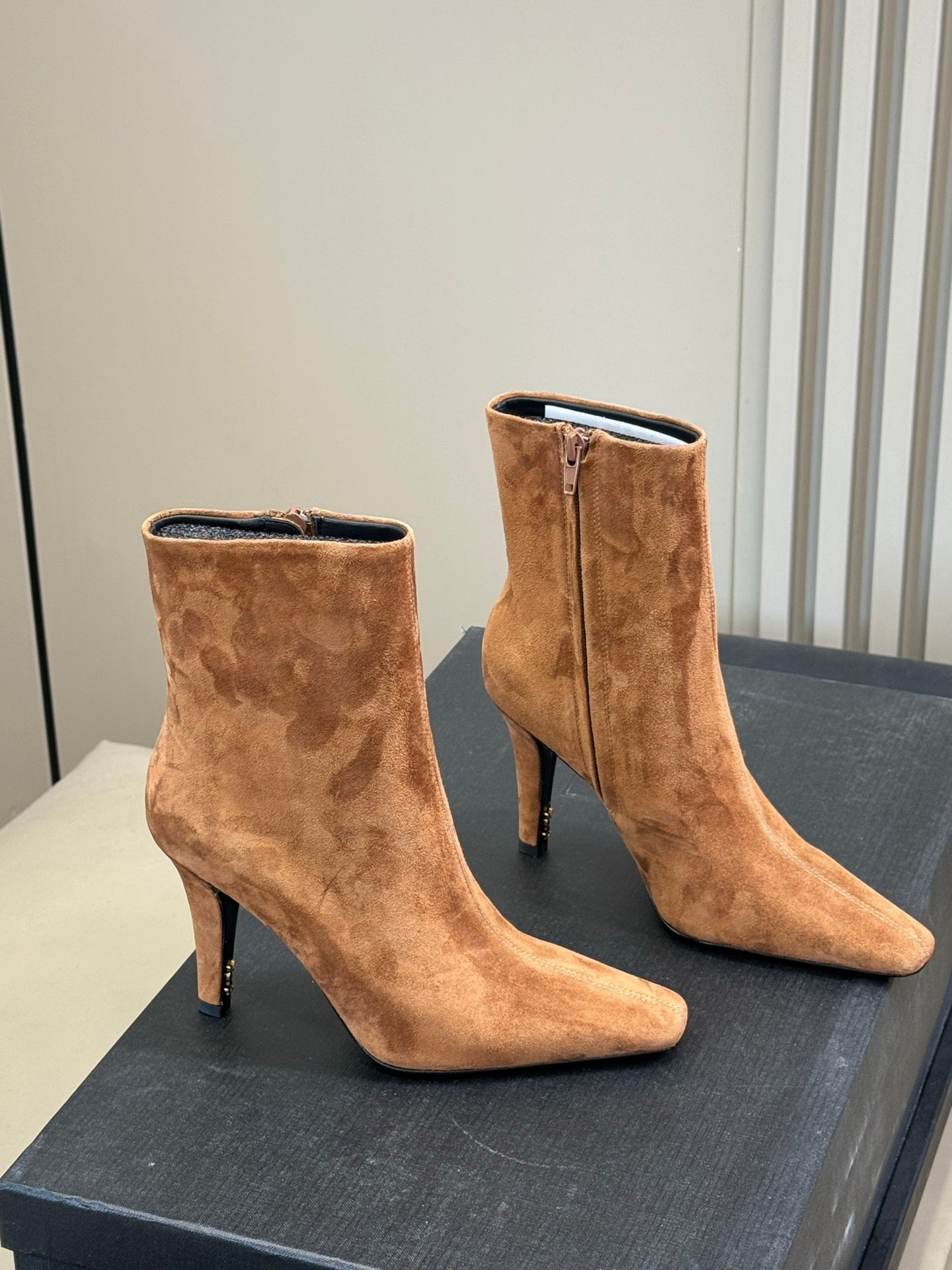 YSL 26S HEELED BOOTS IN LIGHT BROWN SUEDE