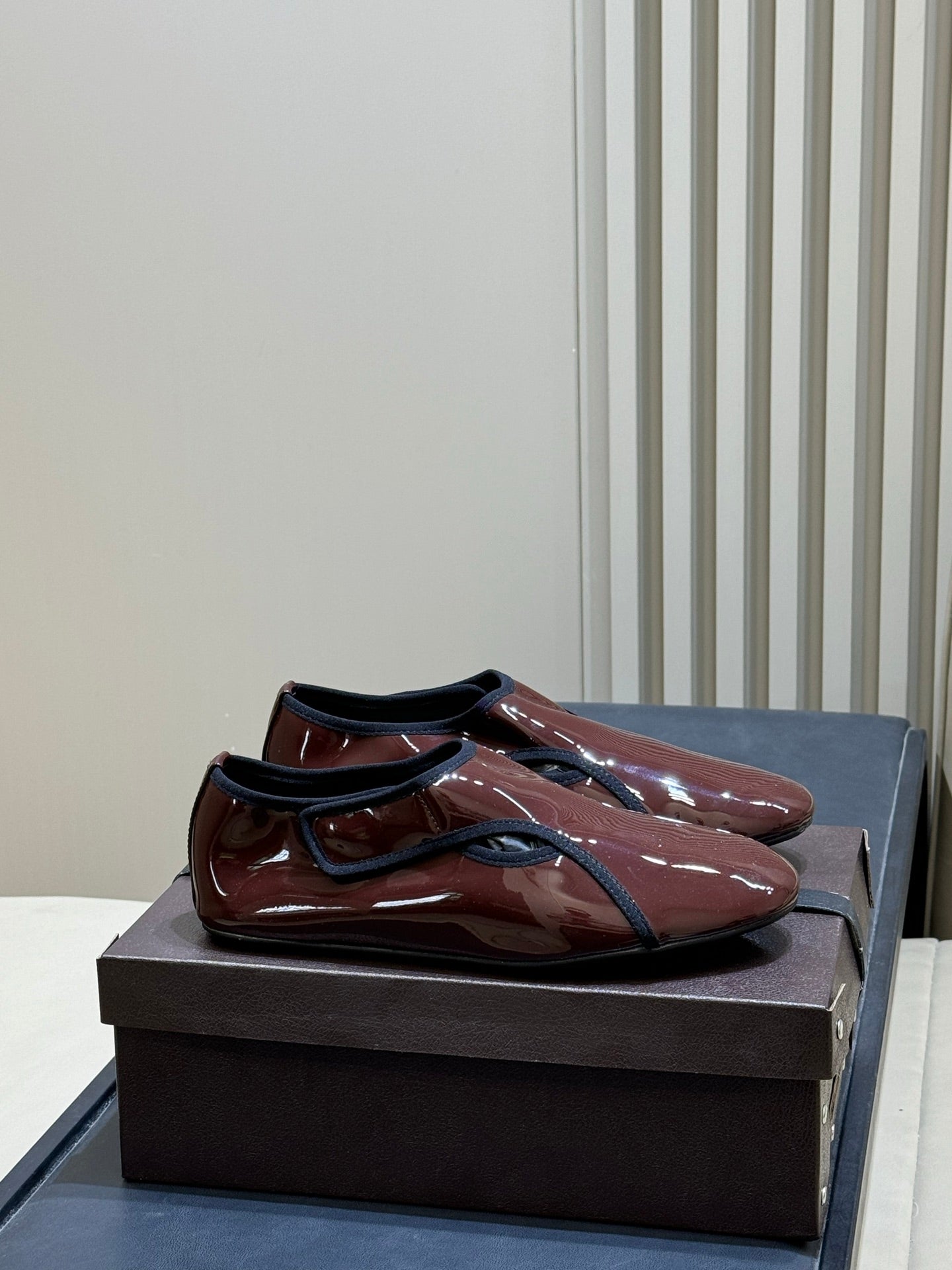 ALAIA 26S FLAT LOAFERS IN BROWN GLOSSY LAMBSKIN