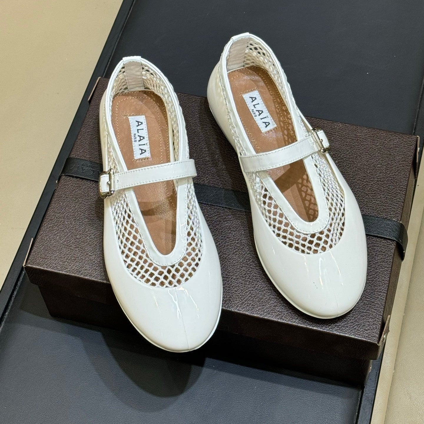 ALAIA 26S MARY JANE BALLET FLATS IN WHITE MESH AND GLOSSY CALFSKIN