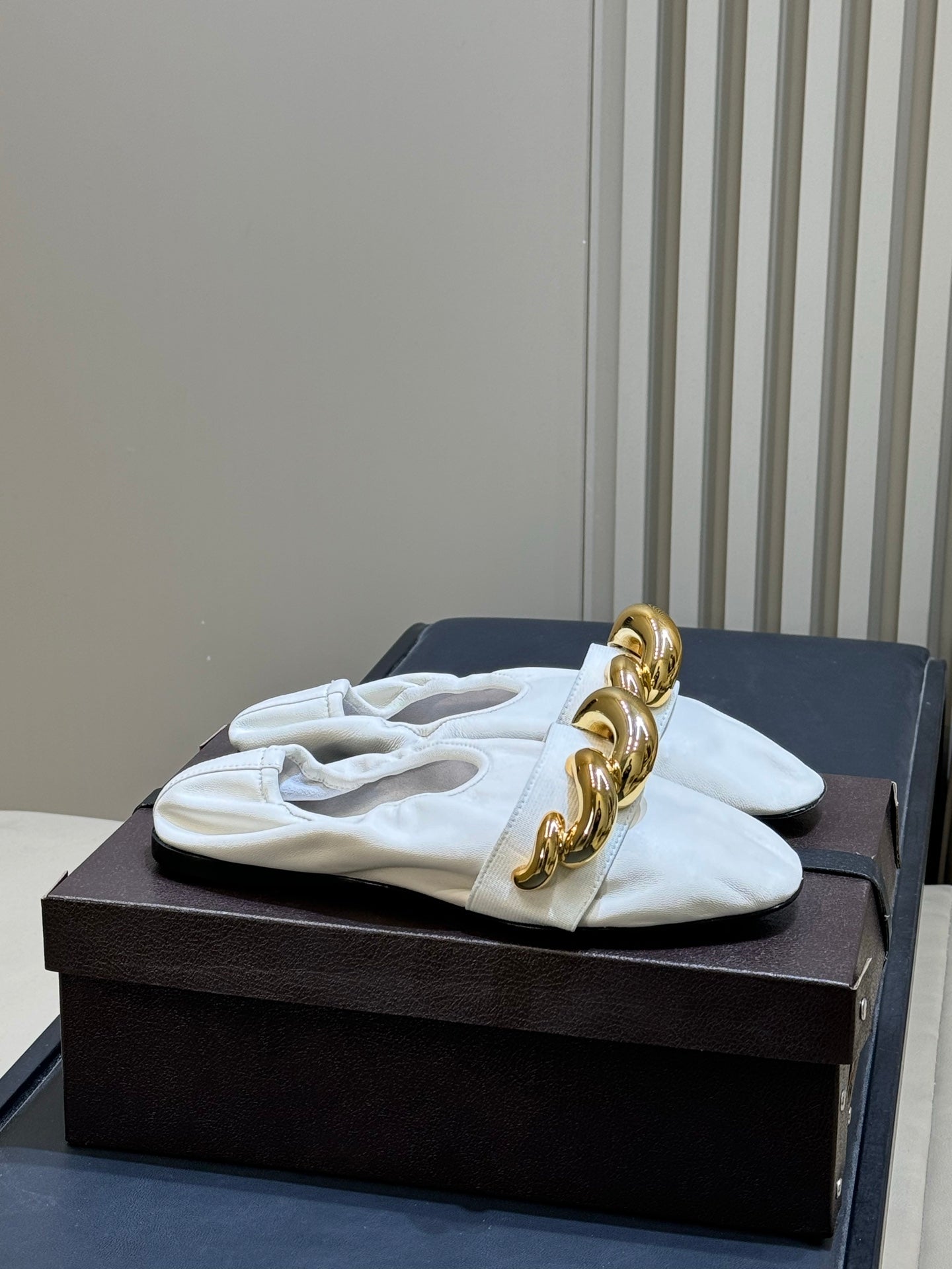 ALAIA 26S KNIT BALLET FLATS IN CREAM WHITE LAMBSKIN WITH GOLD HARDWARE