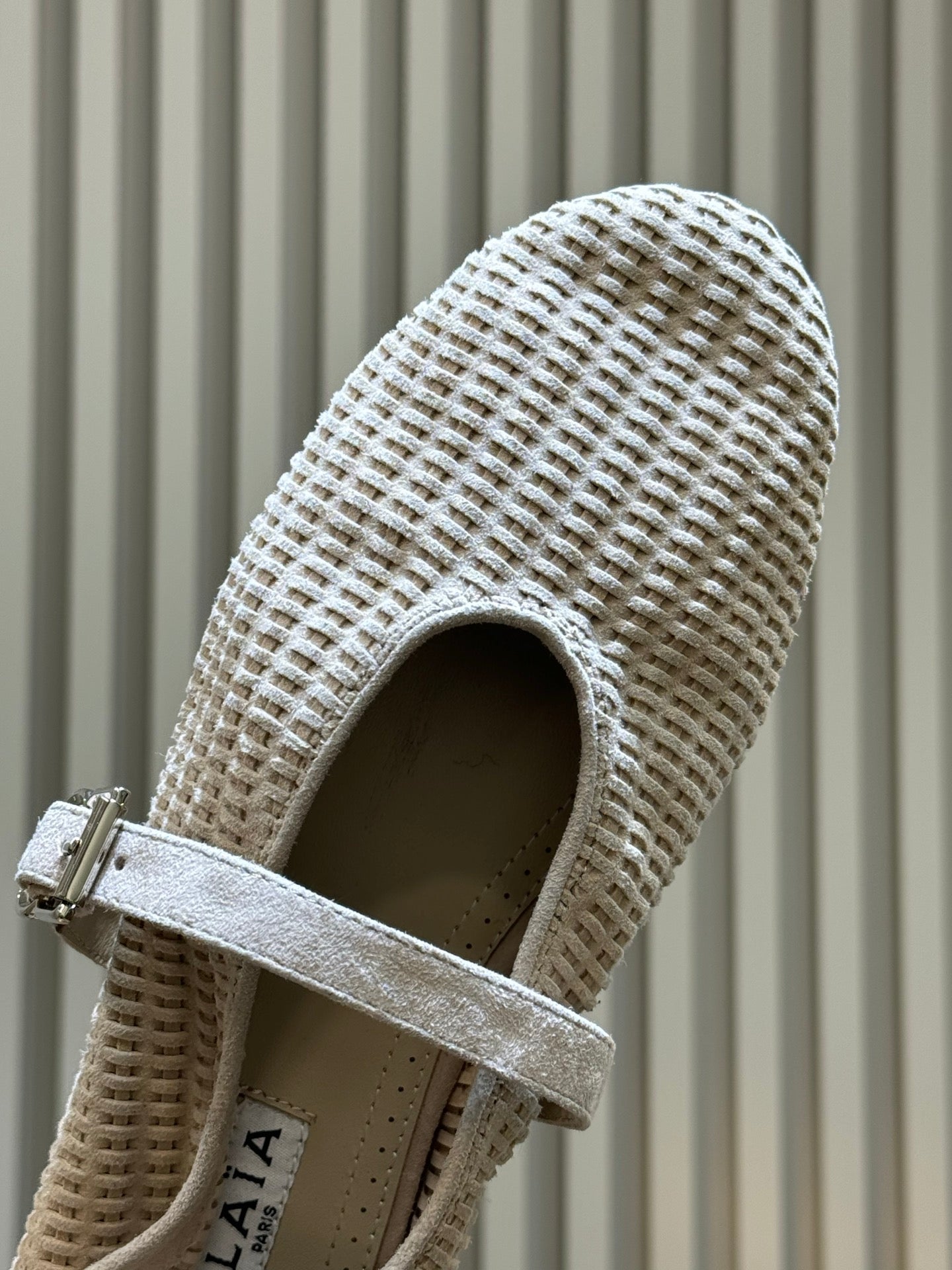 ALAIA 26S KNIT BALLET FLATS IN OFF WHITE SUEDE