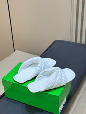 BOTTEGA VENETA 26S THONG SANDALS IN WHITE LAMBSKIN