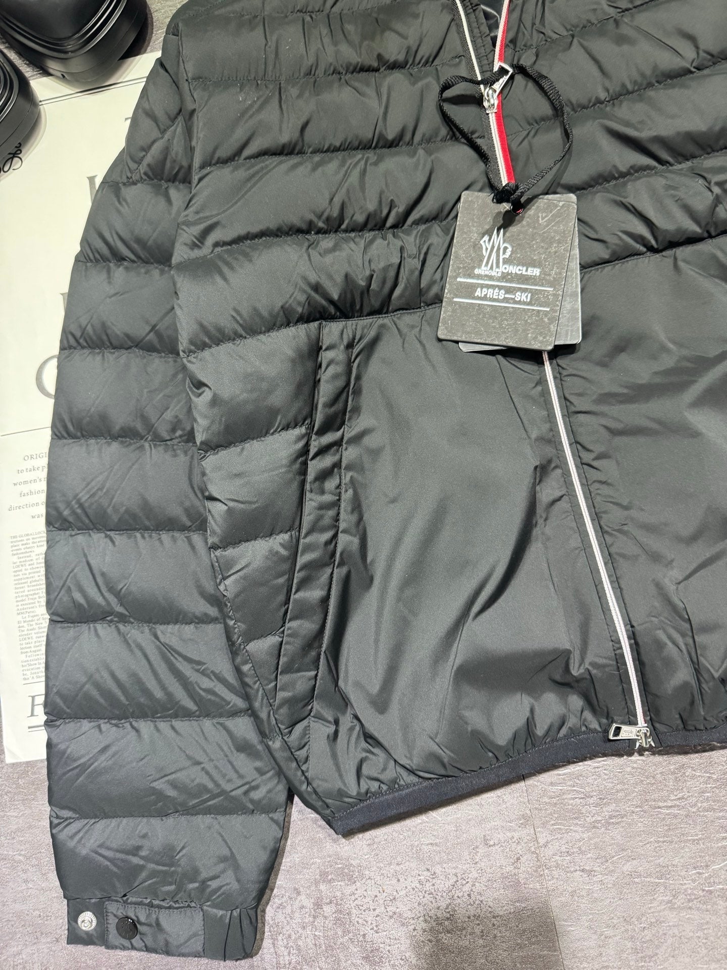 MONCLER 25S SHORT HOODED JACKET 322