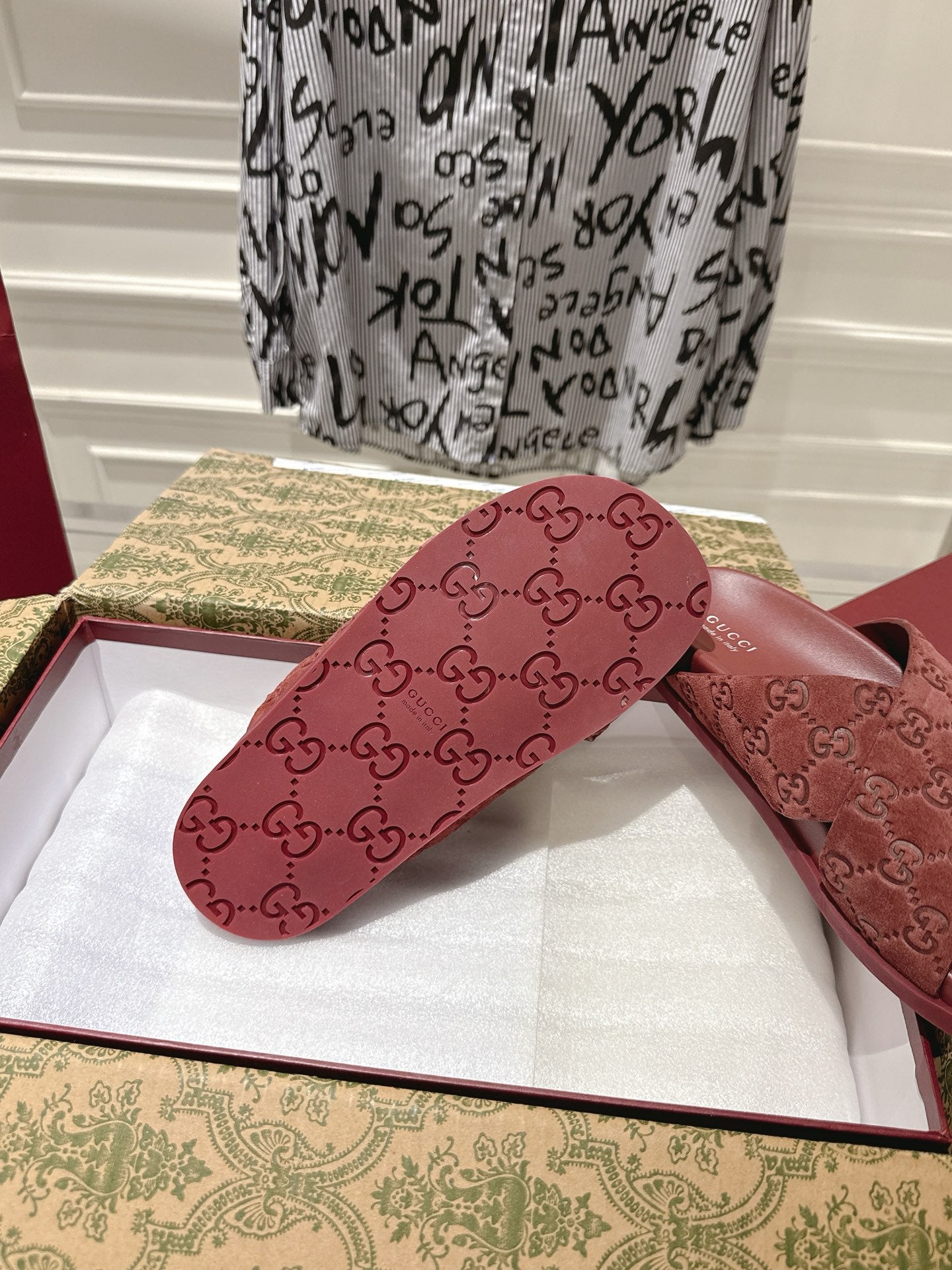 GG SLIDES IN RED SUEDE WITH EMBOSSED LOGO STYLE 9