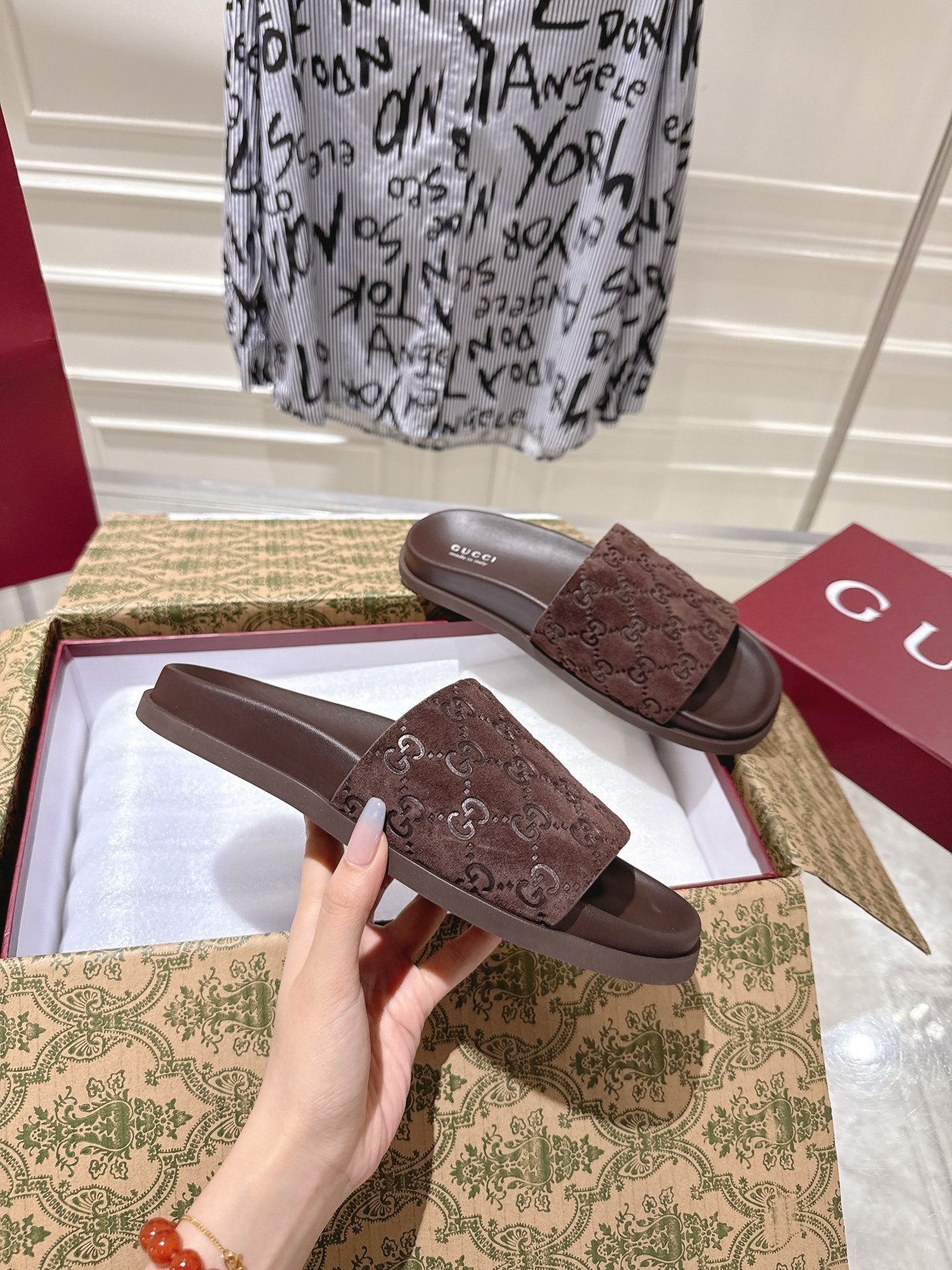 GG SLIDES IN DARK BROWN SUEDE WITH EMBOSSED LOGO STYLE 1