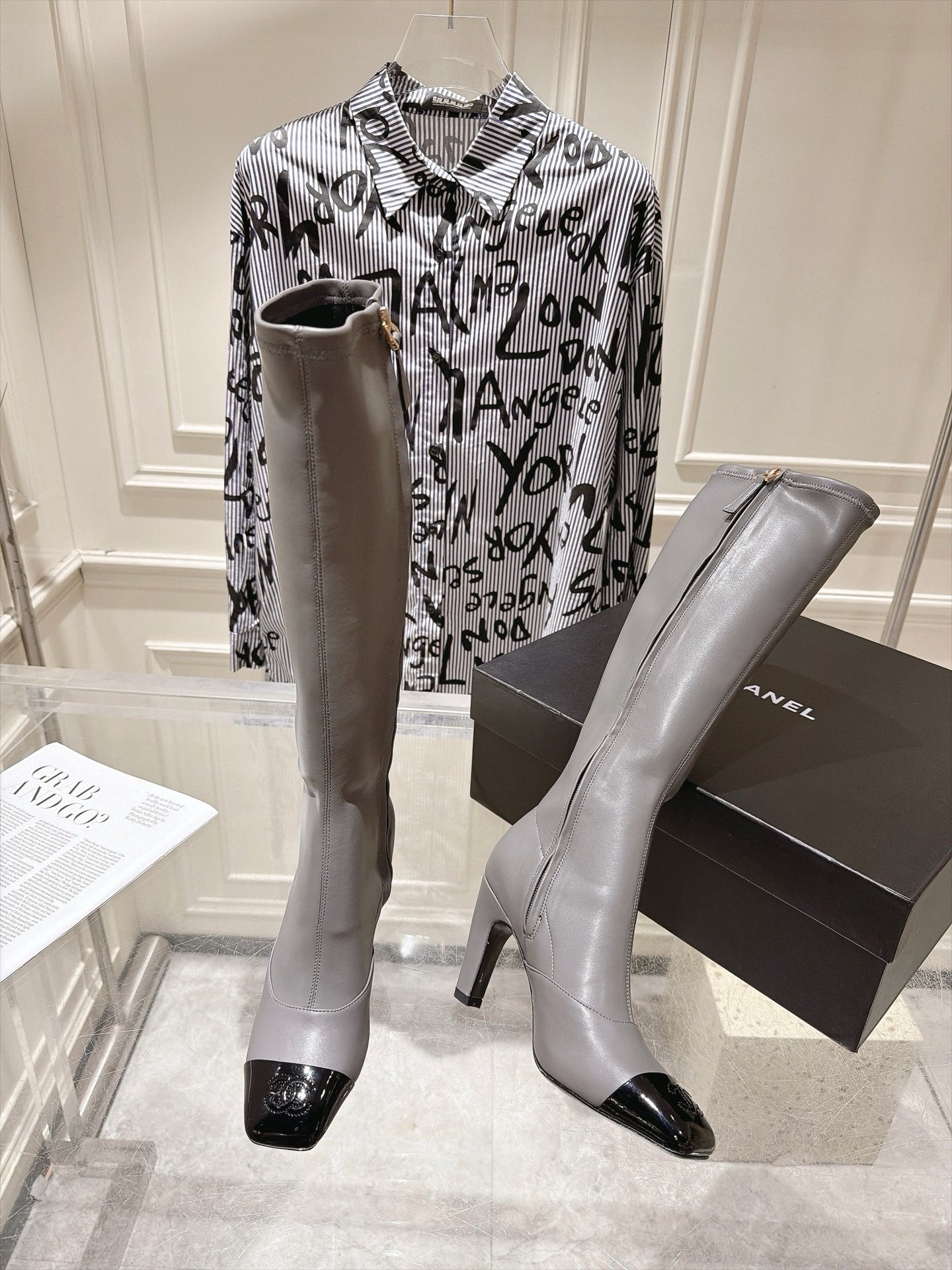 CHANEL 26S HIGH HEEL KNEE HIGH BOOTS 80 MM IN GRAY CALFSKIN AND BLACK PATENT LEATHER