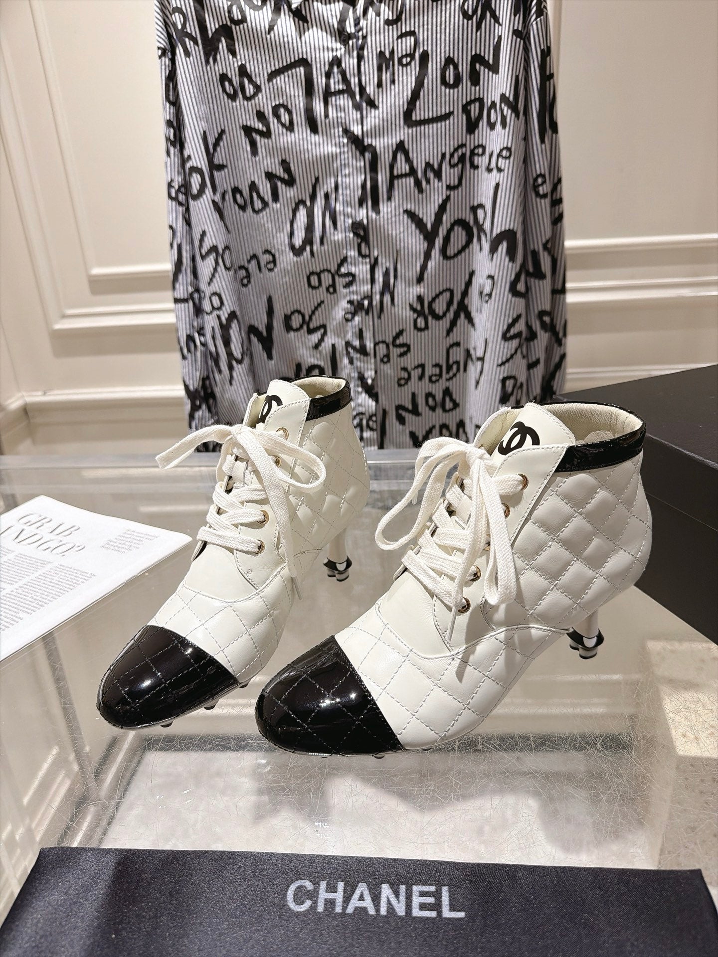 CHANEL 26S HIGH HEEL KNEE HIGH BOOTS 70 MM IN WHITE LAMBSKIN AND BLACK PATENT CALFSKIN