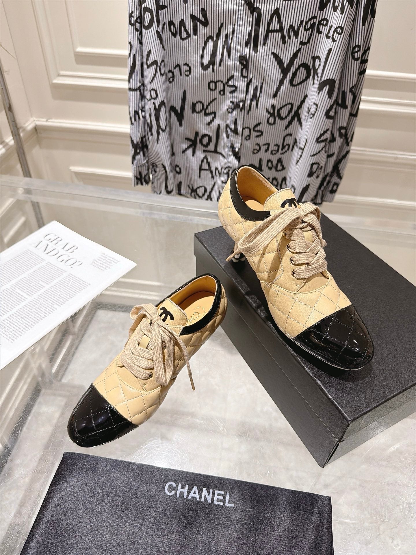 CHANEL 26S HIGH HEEL ANKLE BOOTS 70 MM IN BEIGE LAMBSKIN AND BLACK PATENT CALFSKIN