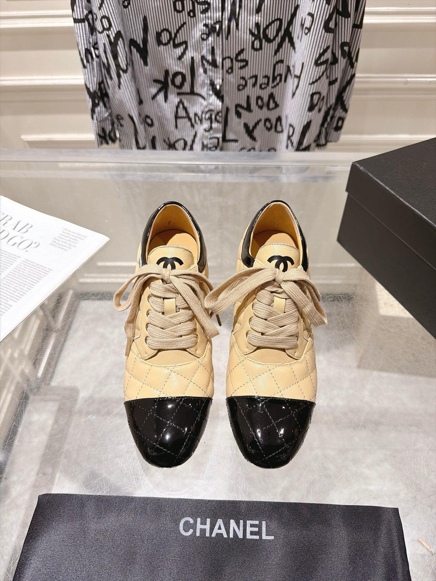 CHANEL 26S HIGH HEEL ANKLE BOOTS 70 MM IN BEIGE LAMBSKIN AND BLACK PATENT CALFSKIN