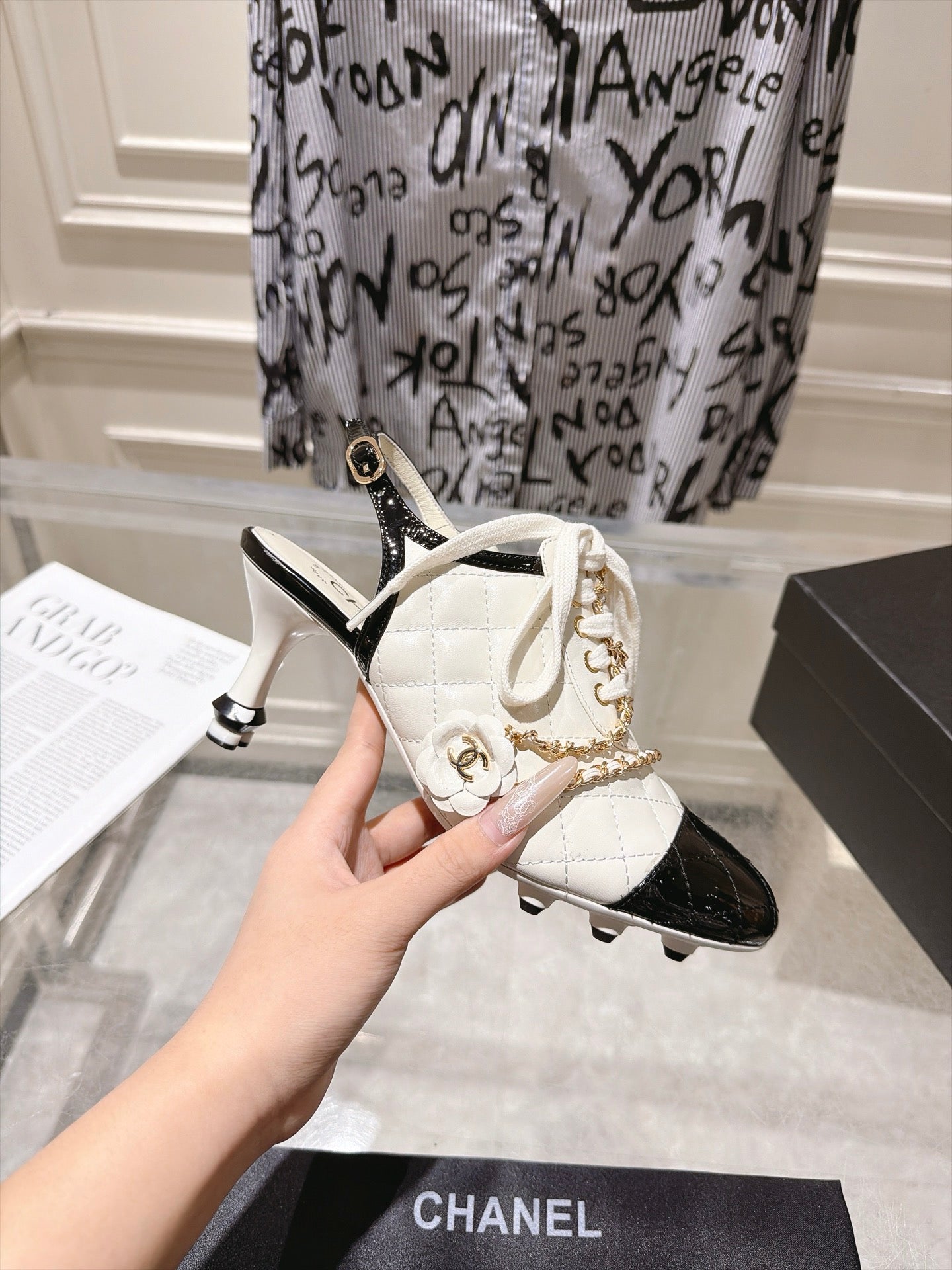 CHANEL 26S SLINGBACK HIGH HEEL SHOES 70 MM IN CREAM WHITE LAMBSKIN AND BLACK PATENT CALFSKIN