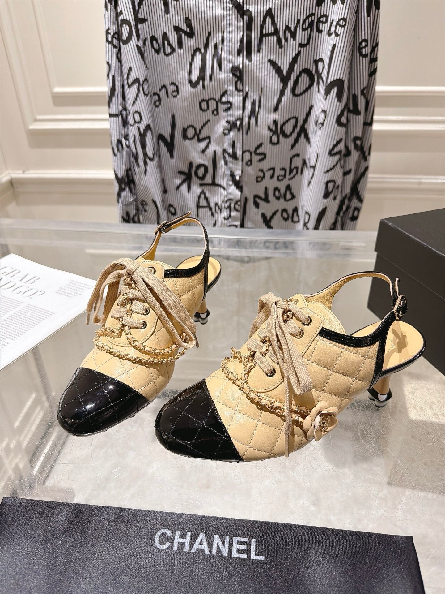 CHANEL 26S SLINGBACK HIGH HEEL SHOES 70 MM IN BEIGE LAMBSKIN AND BLACK PATENT CALFSKIN