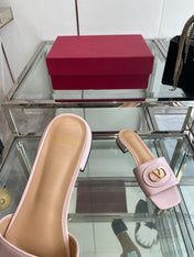 VLTN HIGH HEEL 25S 30 MM IN LIGHT PINK LAMBSKIN WITH GOLD HARDWARE