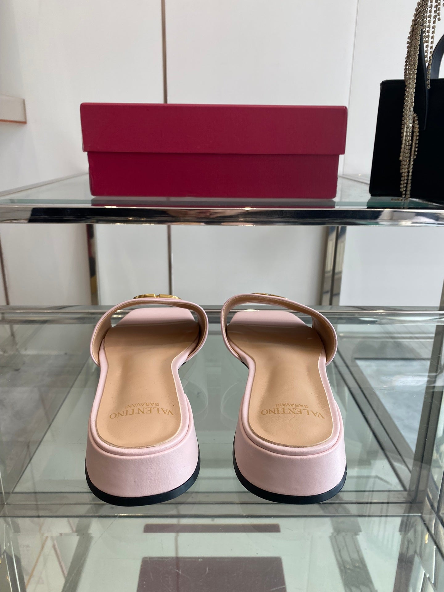 VLTN HIGH HEEL 25S 30 MM IN LIGHT PINK LAMBSKIN WITH GOLD HARDWARE