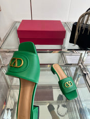 VLTN HIGH HEEL 25S 30 MM IN GREEN LAMBSKIN WITH GOLD HARDWARE