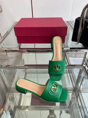 VLTN HIGH HEEL 25S 30 MM IN GREEN LAMBSKIN WITH GOLD HARDWARE