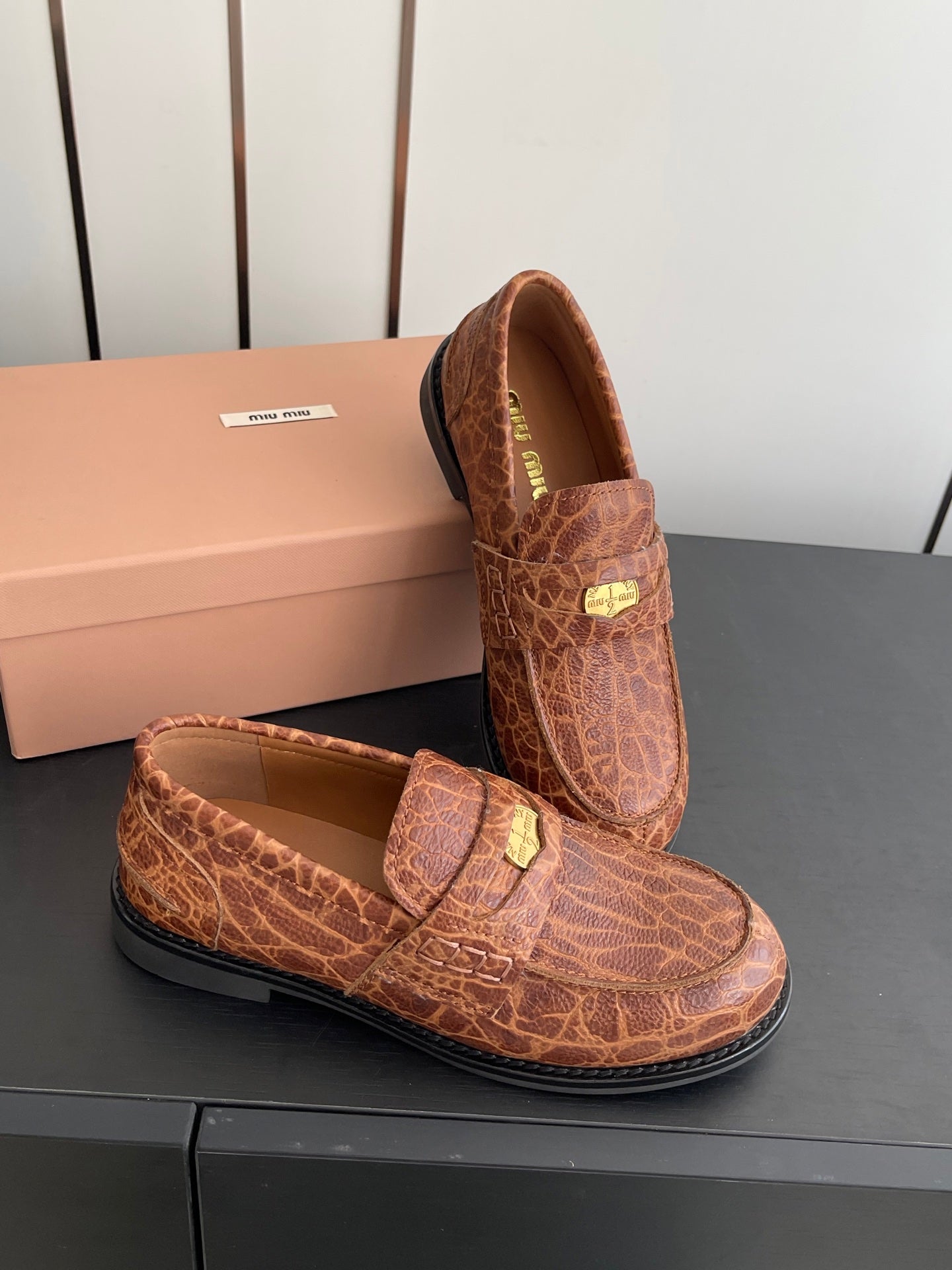 MIUMIU 26S PENNY LOAFERS IN BROWN COGNAC CALFSKIN CROCODILE EMBOSSING
