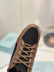 SNEAKERS IN BROWN LAMBSKIN AND BLACK CANVAS