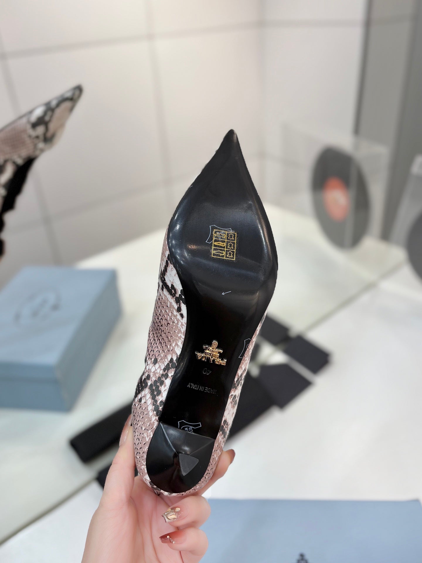 PRADA 26S PUMPS 55MM IN PINK SNAKE PRINT CALFSKIN WITH LOGO