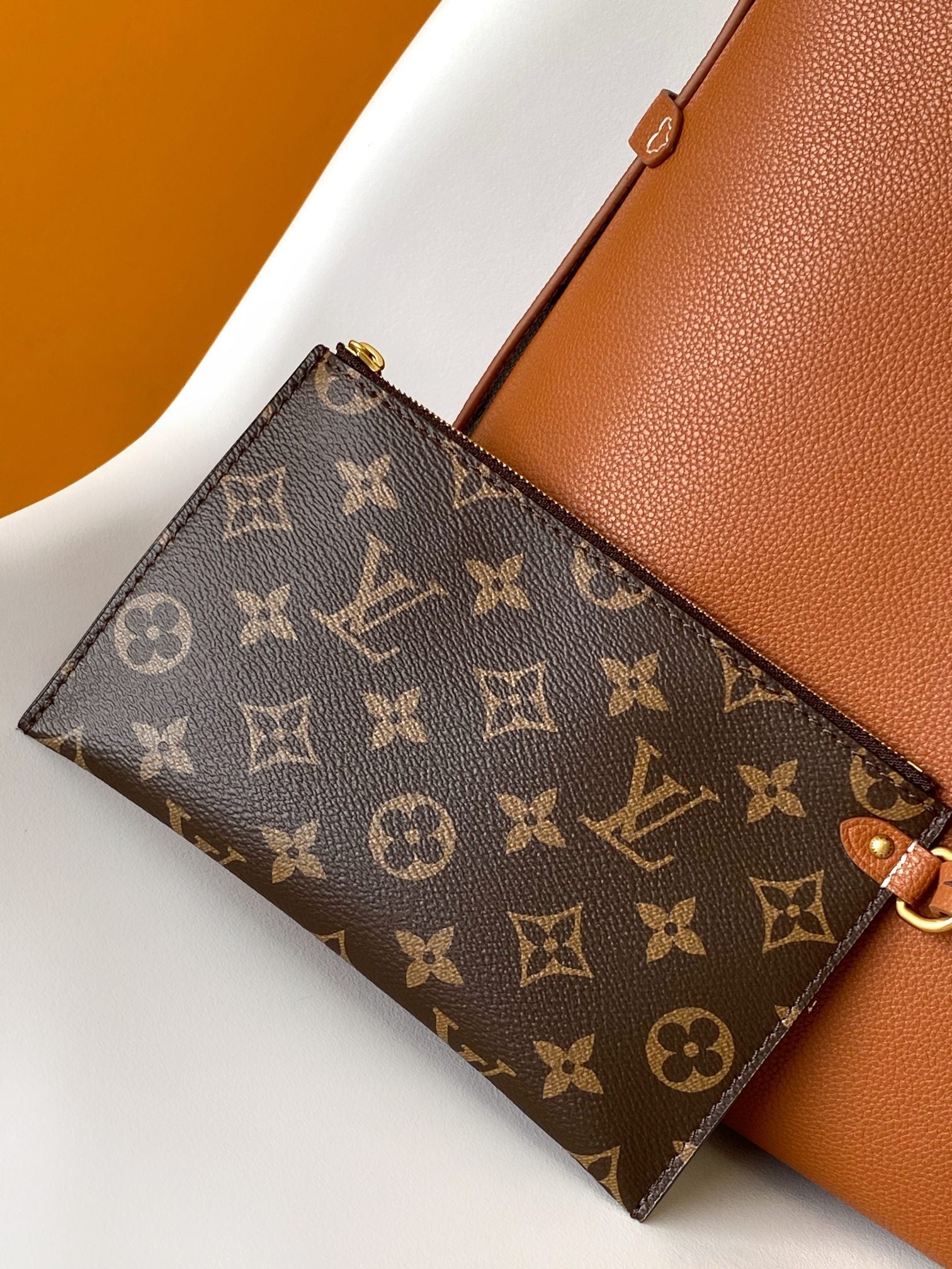 LV 25S LOW KEY HOBO BAG 35 CM IN BURNT ORANGE CALFSKIN