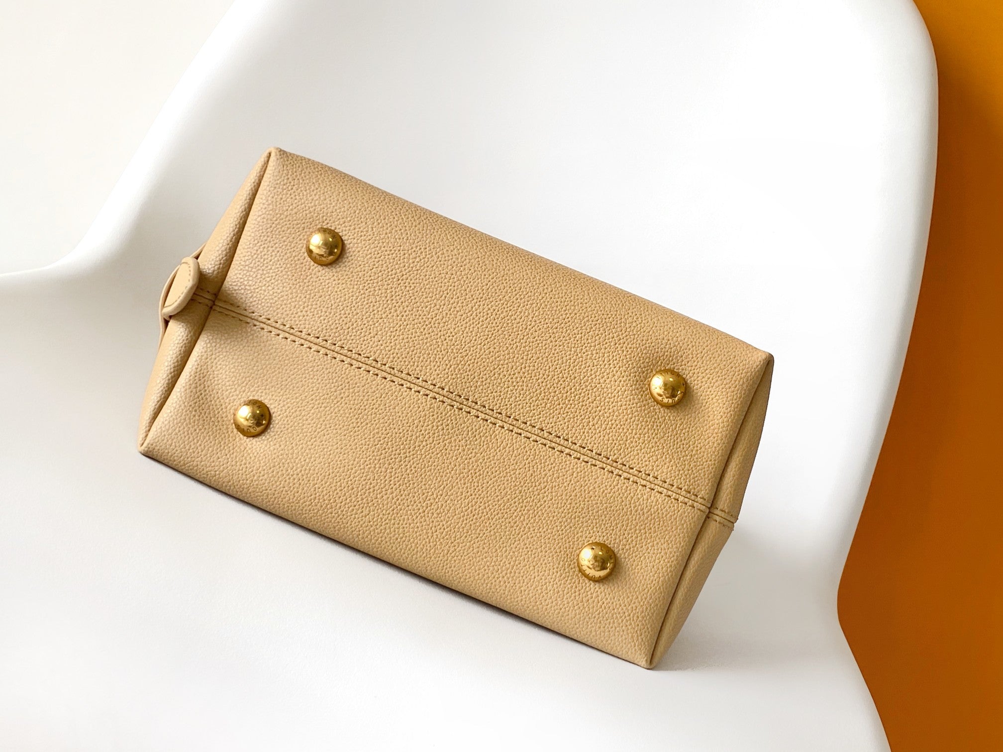 LV 25S LOW KEY HOBO BAG 28 CM IN BEIGE CALFSKIN