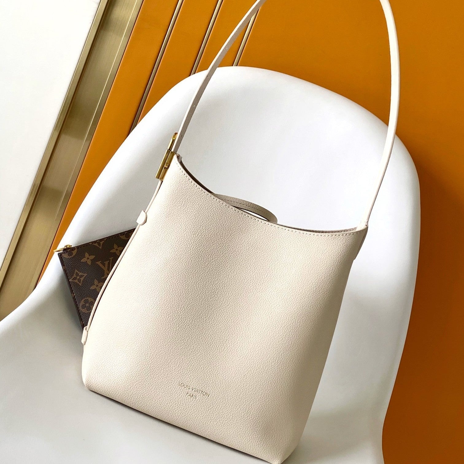 LV 25S LOW KEY HOBO BAG 28 CM IN CREAM WHITE CALFSKIN