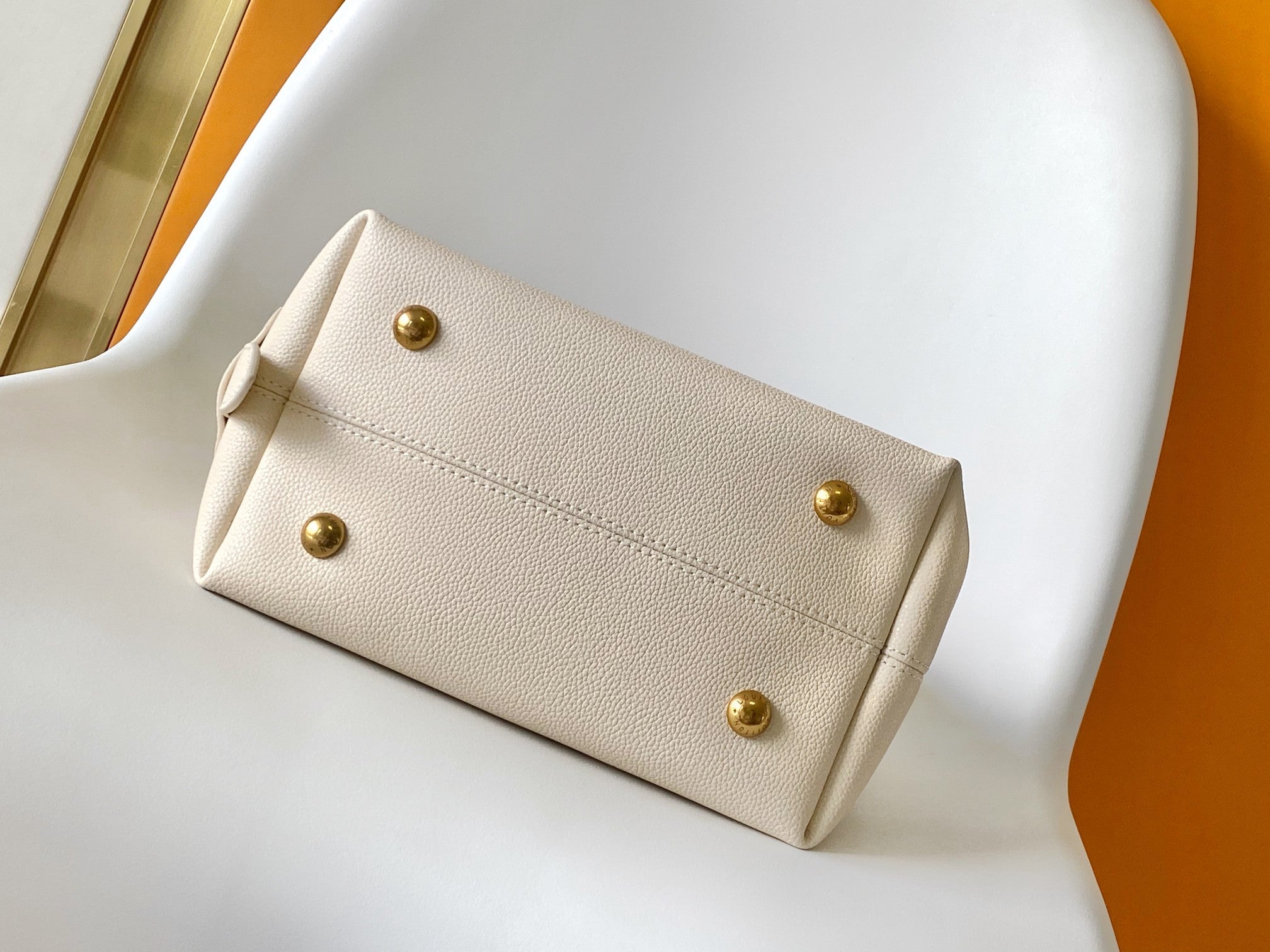 LV 25S LOW KEY HOBO BAG 28 CM IN CREAM WHITE CALFSKIN