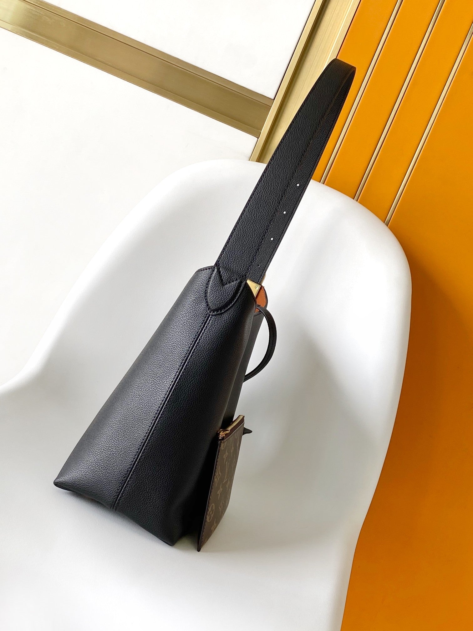 LV 25S LOW KEY HOBO BAG 28 CM IN BLACK CALFSKIN