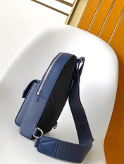 PILOT CROSSBAG 30 IN NAVY BLUE CALFSKIN