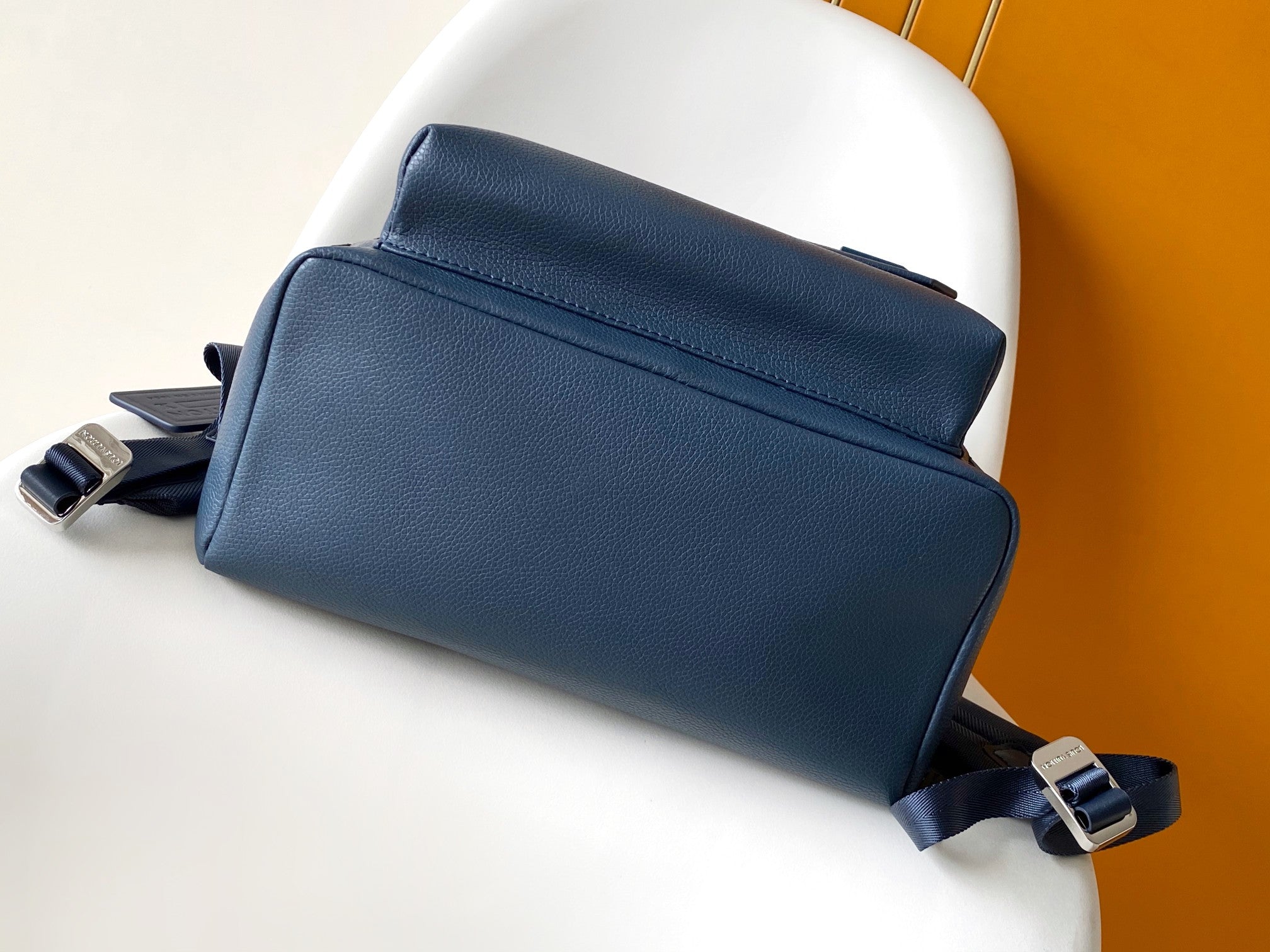 LV 25S TAKEOFF BACKPACK 43 IN ATLANTIC BLUE CALFSKIN