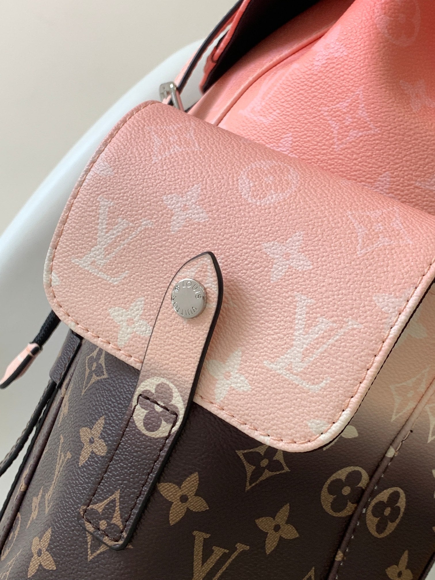LV 25S CHRISTOPHER BACKPACK 48 IN CORAL RED AND BROWN CALFSKIN
