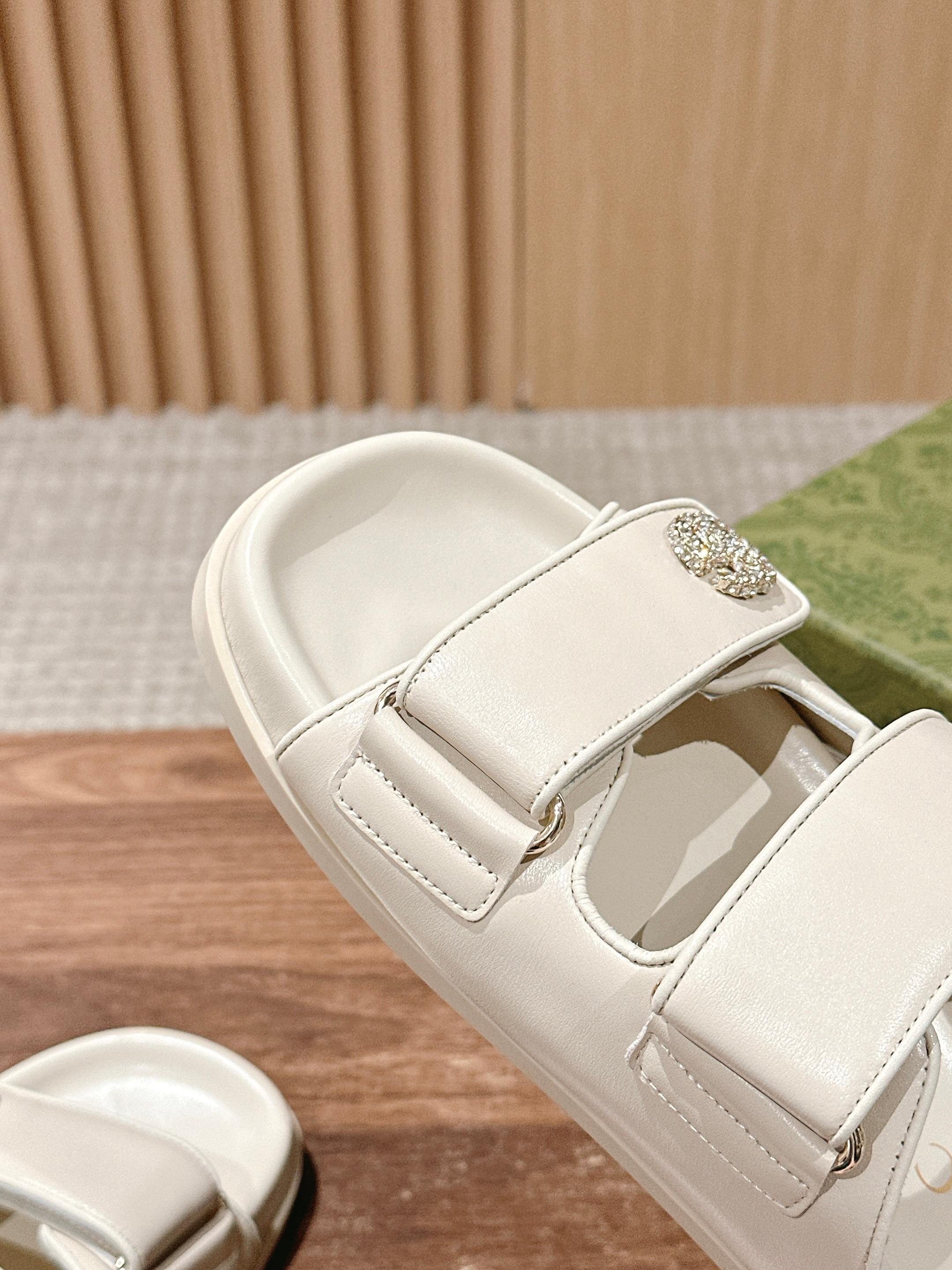 GUCCI 26S DOUBLE-STRAP SANDALS IN CREAM BEIGE CALFSKIN