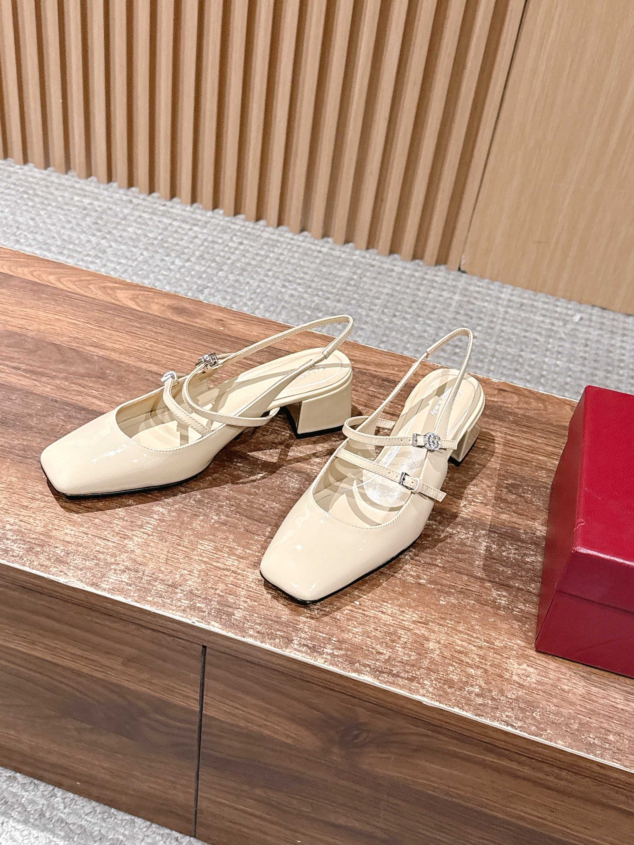 GUCCI 26S BLOCK-HEEL SLINGBACK PUMPS 45 MM IN CREAM BEIGE CALFSKIN