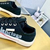 SNEAKERS IN BLACK CANVAS GRAFFITI LOGO