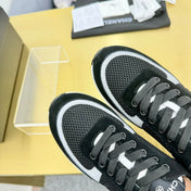 CLASSIC TRAINER IN BLACK MERCERIZED VELVET