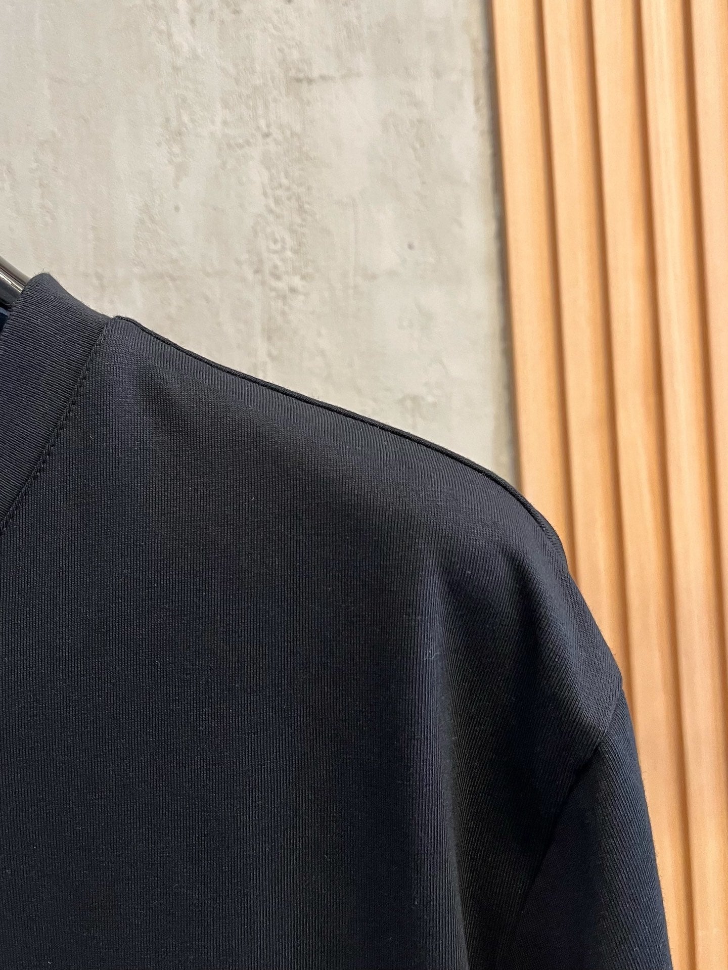 LV T-SHIRT IN BLACK COTTON LOGO PRINT 238866