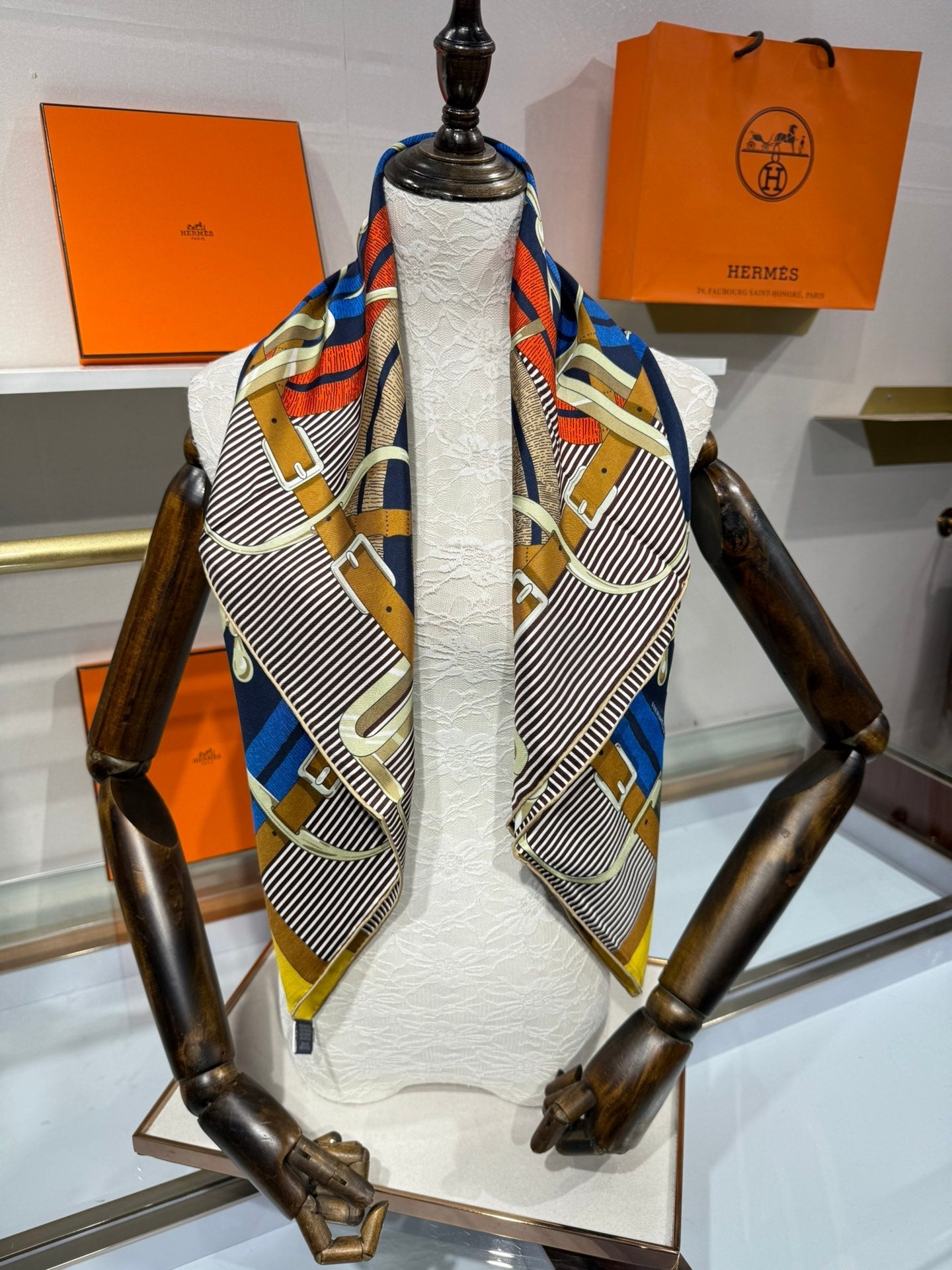 HERMES 26S SCARF 90 IN SILK 307104