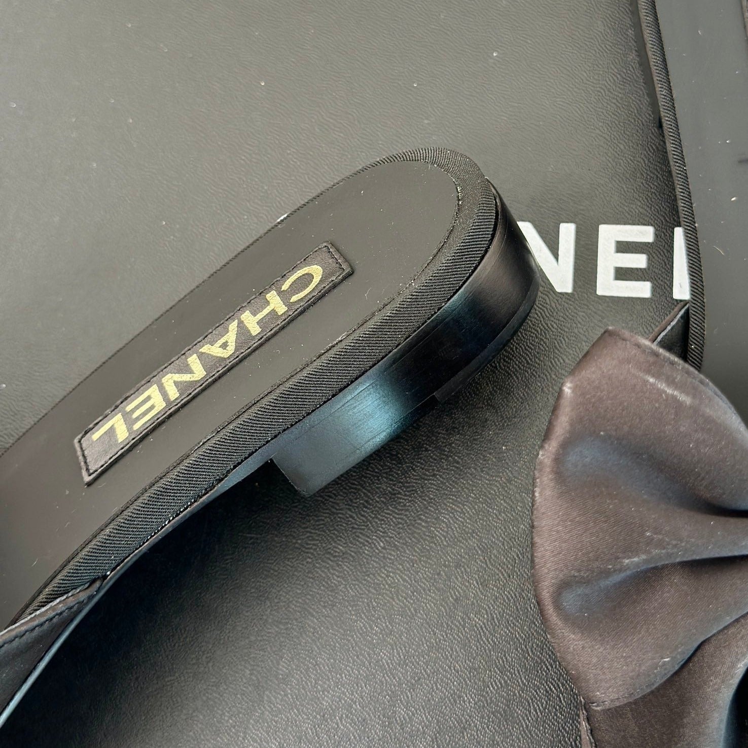 Double CC big bow flat sandals Sheepskin Black