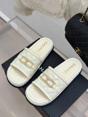 DIAMOND QUILTED CHAIN LAZY SLIPPERS IN WHITE LAMBSKIN
