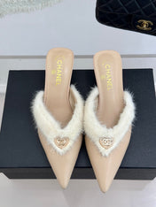 RABBIT FUR POINTED-TOE MULE IN BISQUE BEIGE LAMBSKIN