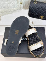 FLAT CHAIN HEART SANDAL IN WHITE LAMBSKIN