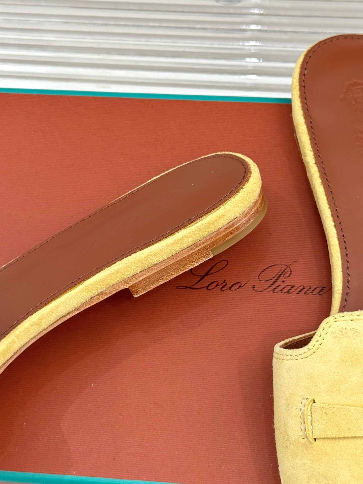 FLAT SANDALS IN YELLOW SUEDE AND LAMBSKIN