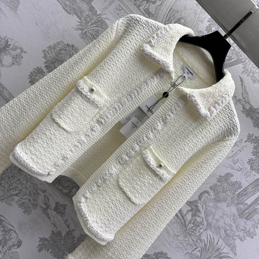 CHANEL PINK AND WHITE KNIT SWEATER 263624