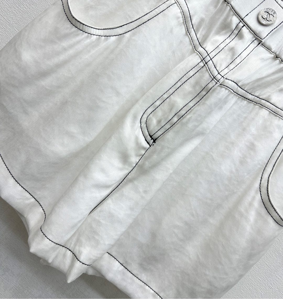 CHANEL HIGH-WAIST SHORTS 274759