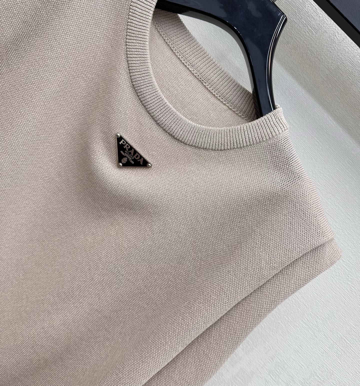 PRADA 26S SLEEVELESS SWEATER STYLE 922
