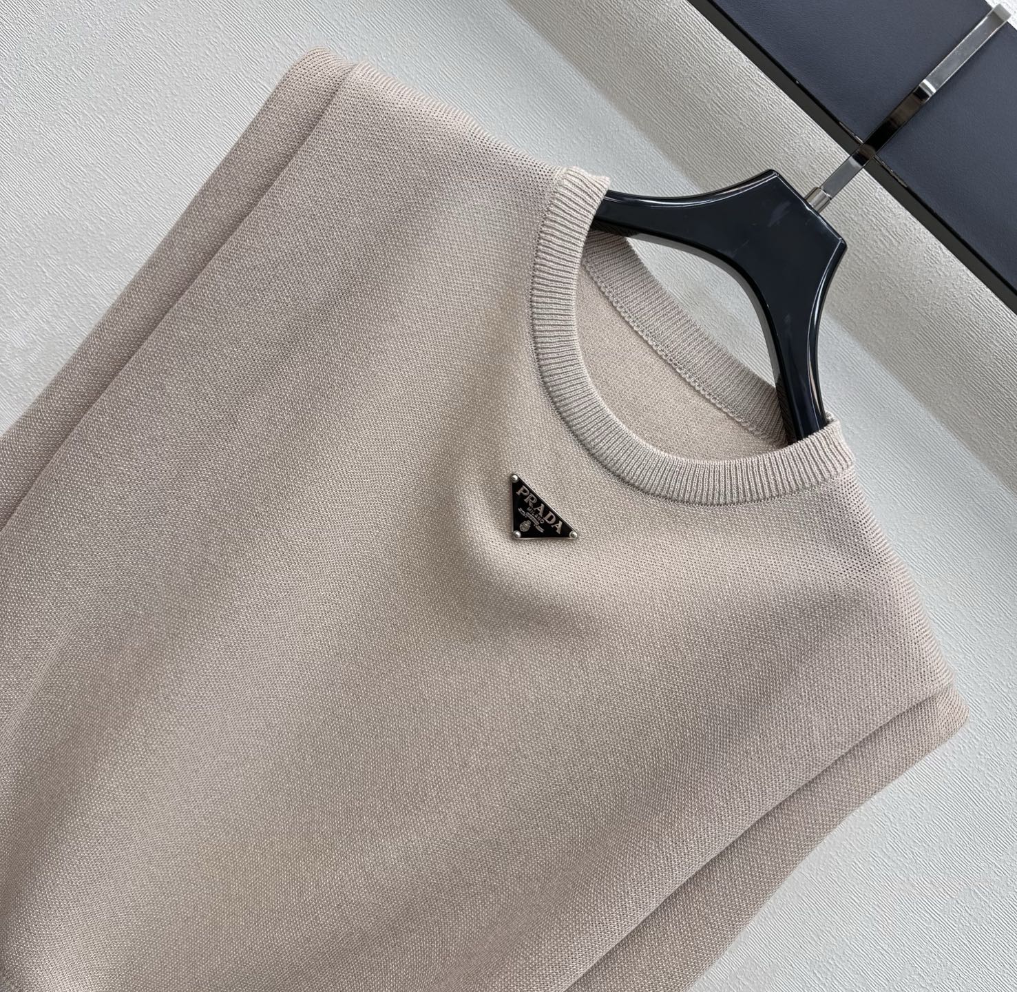 PRADA 26S SLEEVELESS SWEATER STYLE 922