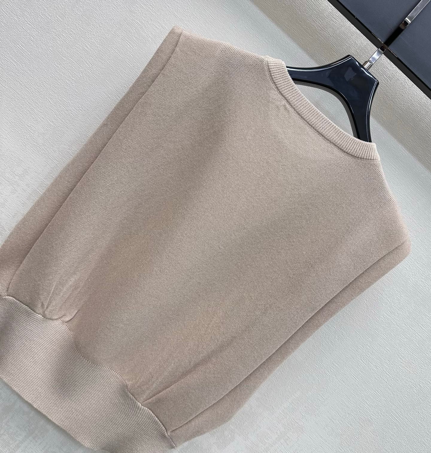 PRADA 26S SLEEVELESS SWEATER STYLE 922